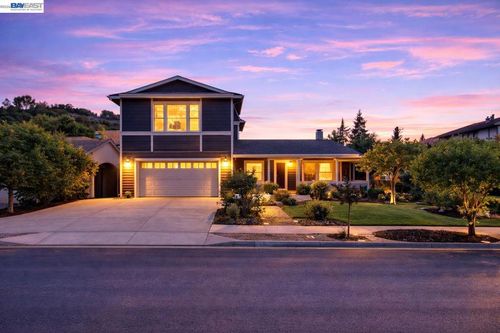77 Barnes Ln, Fremont, CA, 94536-1689 | Card Image