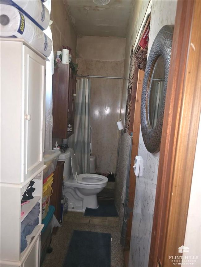 115 Se 2 Nd St, House other with 3 bedrooms, 2 bathrooms and null parking in Abilene KS | Image 8