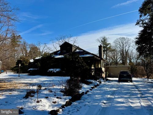 8233 Fairview Rd, ELKINS PARK, PA, 19027-2139 | Card Image