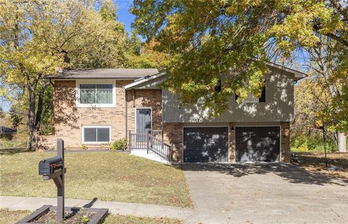 1001 Gay St, Warrensburg, MO, 64093-1946 | Card Image