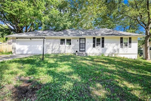 801 N Redwood Dr, Independence, MO, 64056-1842 | Card Image