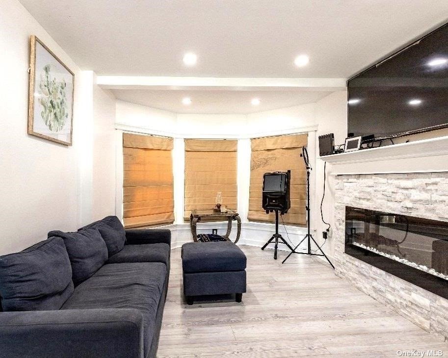 Campbell Ln, East Islip, NY 11730