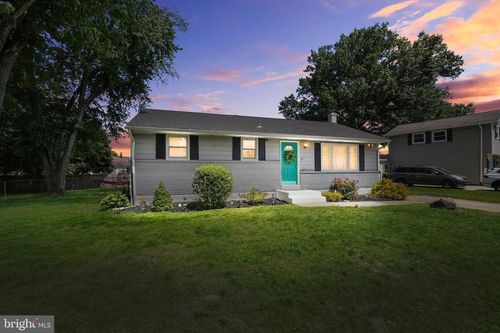 2 Springlake Dr, NEWARK, DE, 19711-6742 | Card Image