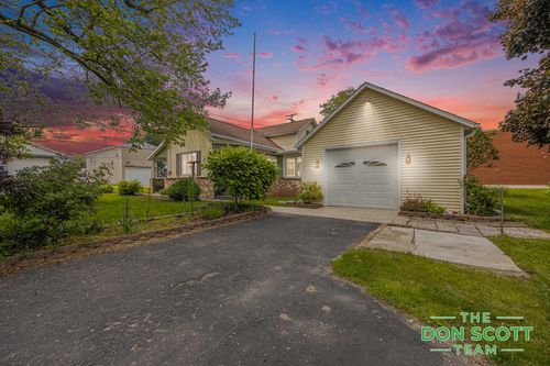 116 N Main St, Casnovia, MI, 49318-8705 | Card Image