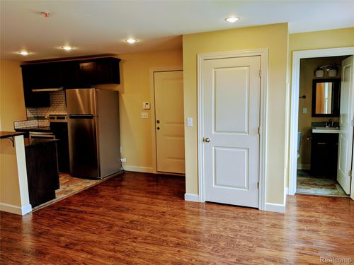 apt-7-89 E Edsel Ford Fwy, Detroit, MI, 48202-3742 | Card Image