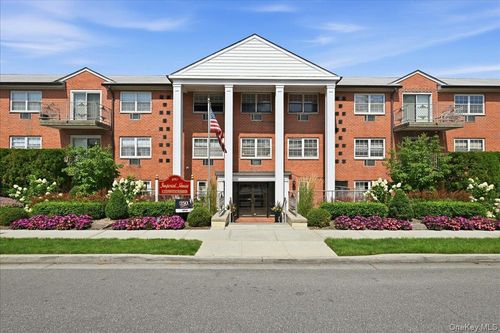 b2-250 N Village Ave, Rockville Centre, NY, 11570-2355 | Card Image