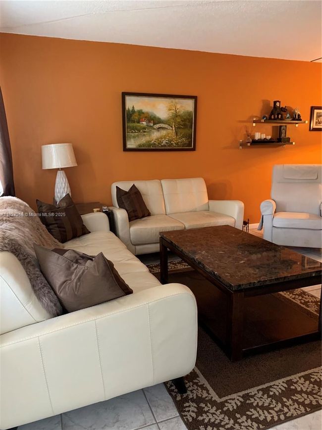 APT-103F - 330 Se 2 Nd St, Condo with 1 bedrooms, 1 bathrooms and null parking in Hallandale Beach FL | Image 10