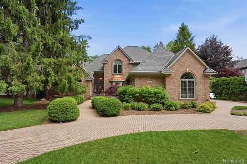 5483 Lake Ridge Dr, Brighton, MI, 48116-7736 | Card Image