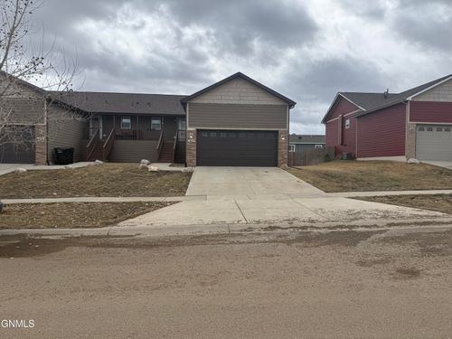 3517 10th Ave Ne, Watford City, ND, 58854-3285 | Card Image