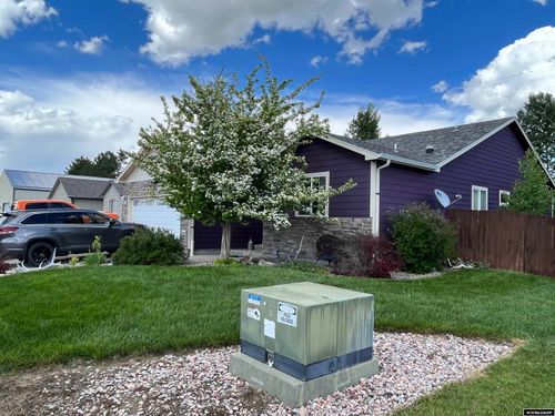 806 18th St, Wheatland, WY, 82201-2741 | Card Image
