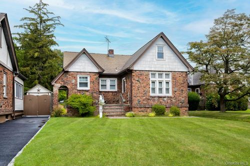 86 N Bayview Ave, Freeport, NY, 11520-1938 | Card Image