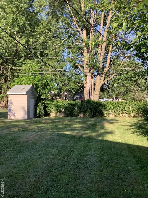 467 Forest St, Westland, MI, 48186-9207 | Card Image