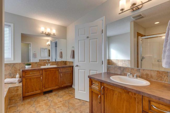 74 Kinlea Way Nw, Home with 3 bedrooms, 2 bathrooms and 4 parking in Calgary AB | Image 24