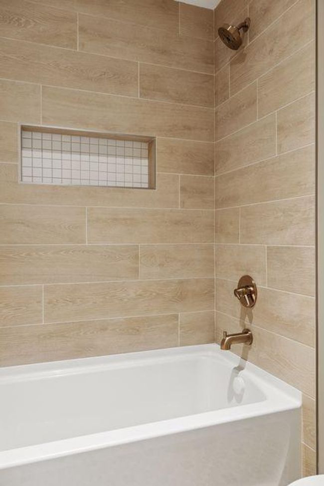 Upper level hall bath | Image 54