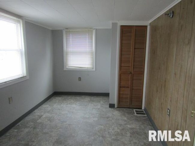 602 4 Th St, House other with 6 bedrooms, 2 bathrooms and null parking in Rosiclare IL | Image 18
