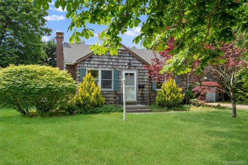 16 Ocean Ave, East Patchogue, NY, 11772-5971 | Card Image