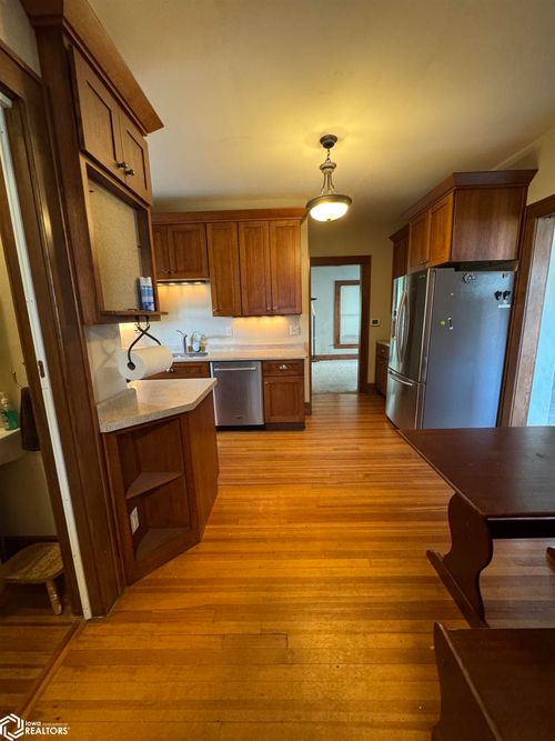 603 W Pleasant Valley St, Sigourney, IA, 52591-1032 | Card Image