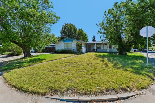 10401 Hollydale Way, Rancho Cordova, CA, 95670-2218 | Card Image