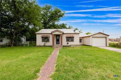 104 E Reagan Ave, Copperas Cove, TX, 76522-1830 | Card Image