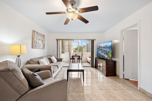 206-701 Lori Dr, Palm Springs, FL, 33461-1283 | Card Image
