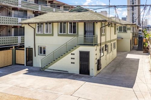 718 Kamuela Ave, Honolulu, HI, 96816-1105 | Card Image