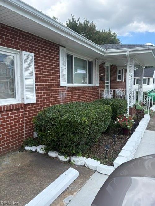 1517 Centre Ave, Portsmouth, VA, 23704-6801 | Card Image