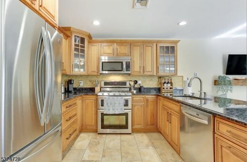 1 Arnold Palmer Ct, Vernon, NJ, 07462-2551 | Card Image