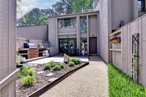 102 Harrops Gln, Williamsburg, VA, 23185-5557 | Card Image