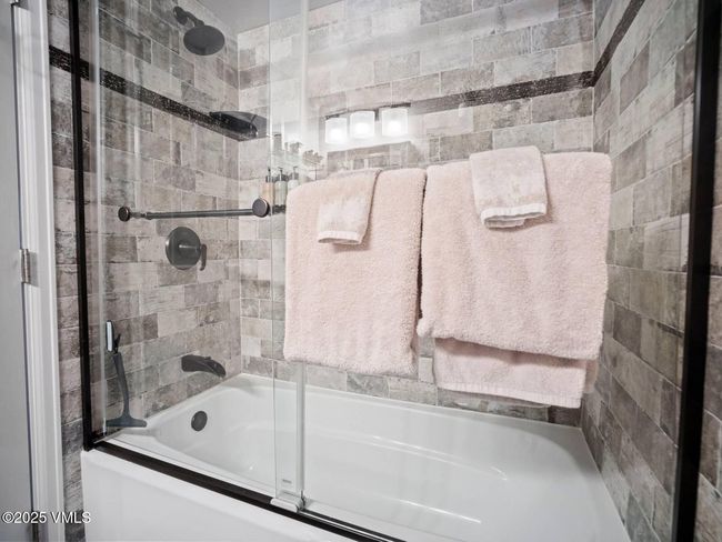 Bath 2 | Image 20