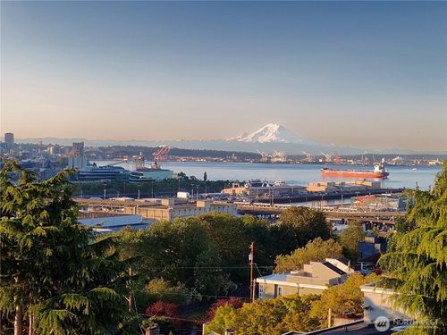 apt-404-2200 Thorndyke Ave W, Seattle, WA, 98199-3572 | Card Image