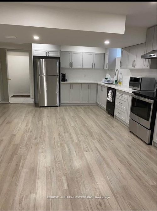 499 Beverley Glen Blvd, Thornhill, ON, L4J7S1 | Card Image