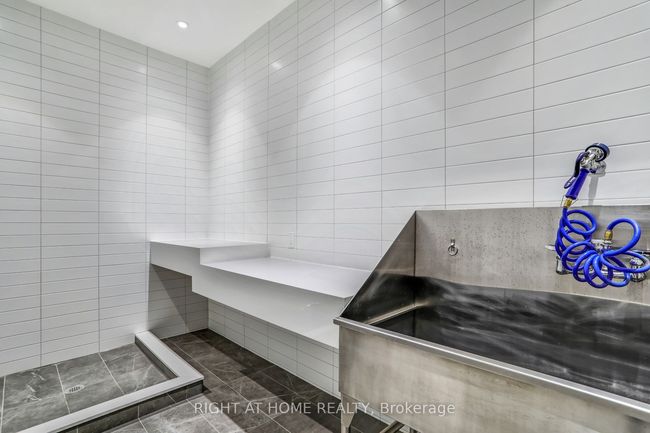 402 - 31 Tippett Rd, Condo with 4 bedrooms, 2 bathrooms and 1 parking in Toronto ON | Image 28