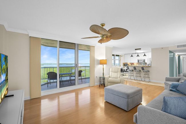 APT-1901 - 5049 N Highway A1a, Condo with 3 bedrooms, 2 bathrooms and null parking in Hutchinson Island FL | Image 17