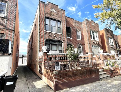 3210 81st St, East Elmhurst, NY, 11370-2061 | Card Image