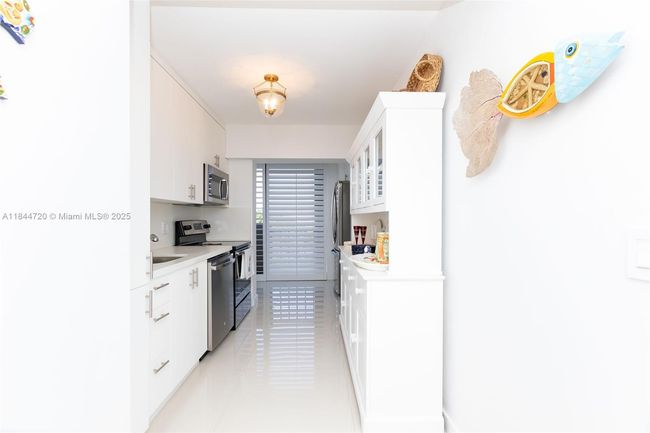 APT-5B - 77 Crandon Blvd, Condo with 1 bedrooms, 2 bathrooms and null parking in Key Biscayne FL | Image 21