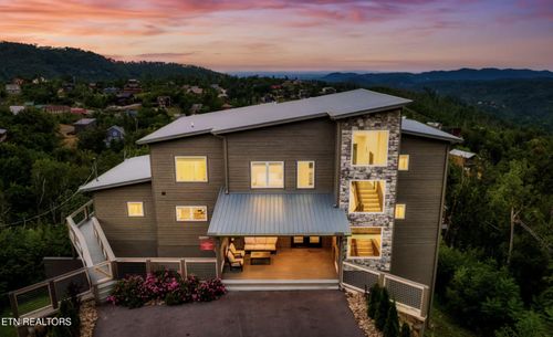 720 Short Ridge Ct, Gatlinburg, TN, 37738-4461 | Card Image