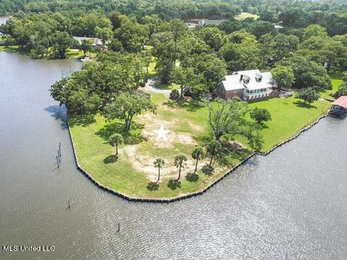 13817 Arbor Cir, Ocean Springs, MS, 39564-2200 | Card Image