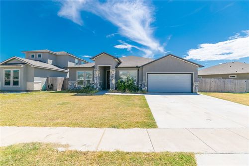 1805 Monterey Bay Dr, Portland, TX, 78374-3070 | Card Image