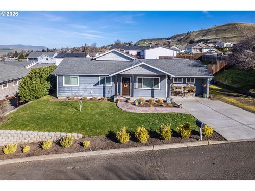 1812 Roberts St, TheDalles, OR, 97058 | Card Image