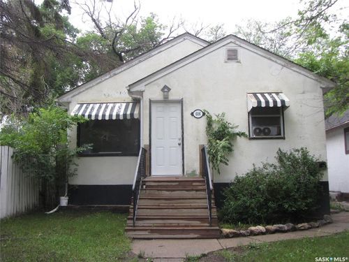 606 Balmoral St, Saskatoon, SK, S7K0Y7 | Card Image
