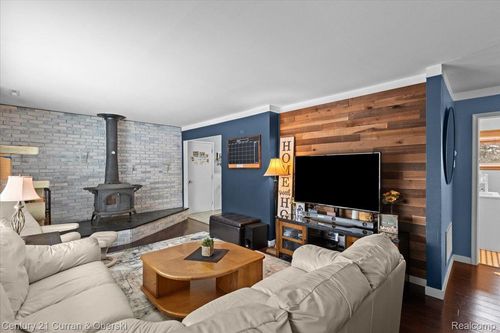 39925 Bridgeview St, Harrison Twp, MI, 48045-1603 | Card Image