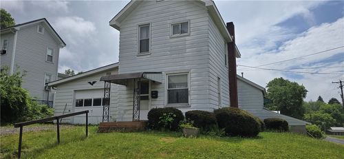 200 Cleveland St, Punxsutawney, PA, 15767-1828 | Card Image