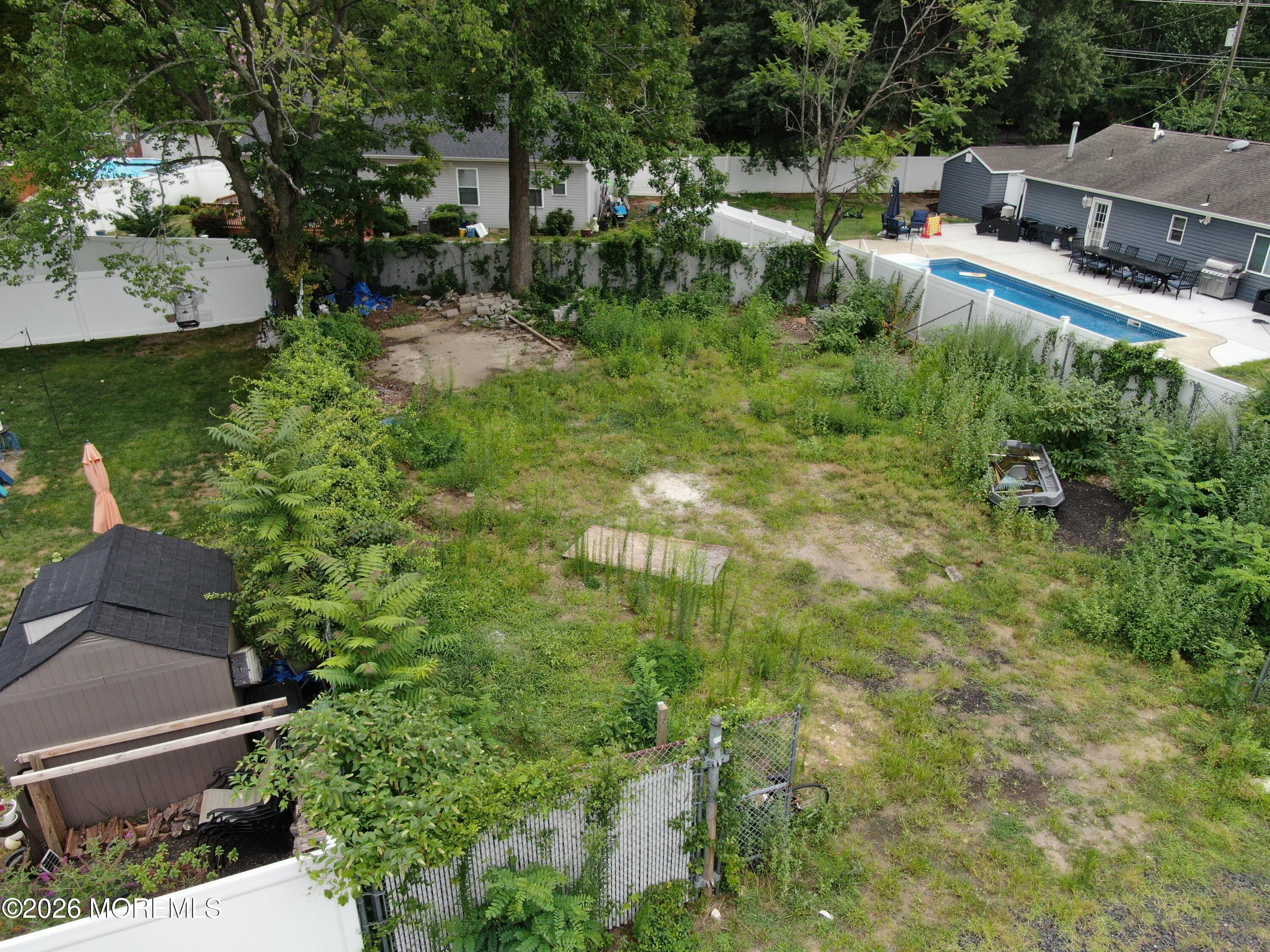 Land in North Middletown