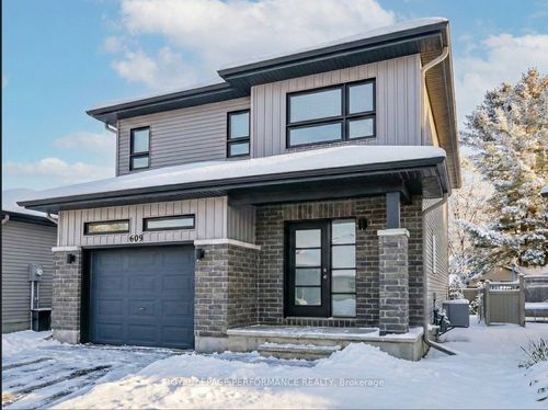609 Robert St, Rockland, ON, K4K0J8 | Card Image