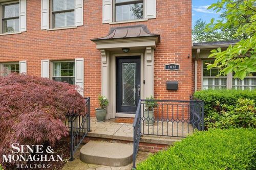 1013 Kensington Ave, Grosse Pointe Park, MI, 48230-1402 | Card Image
