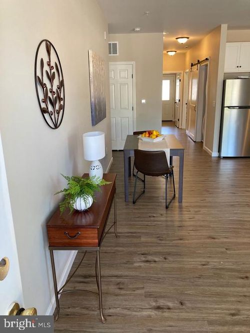 apt-105-376 E Main St, NEW HOLLAND, PA, 17557-1366 | Card Image