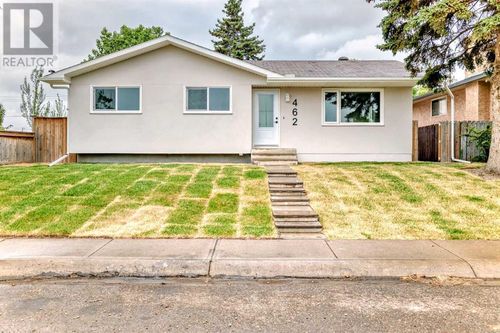 462 Penbrooke Cres Se, Calgary, AB, T2A3T8 | Card Image