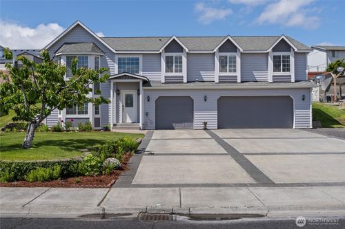 1032 Edgewater Ln, Moses Lake, WA, 98837-1681 | Card Image
