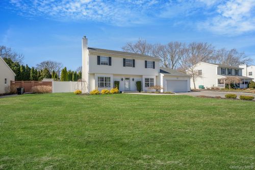 22 Northumberland Dr, Shoreham, NY, 11786-2004 | Card Image