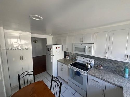 4s-920 Ne 199th Street, Miami, FL, 33179 | Card Image